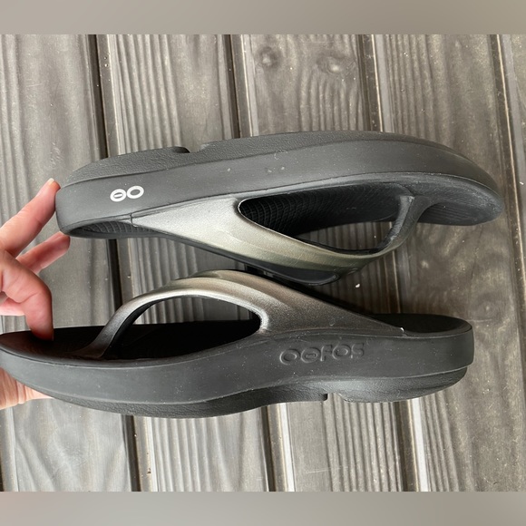 Oofos Oolala Sandals - Womens 7 - Comfort Recovery Flip Flops - Slip On Shoes - Picture 2 of 9